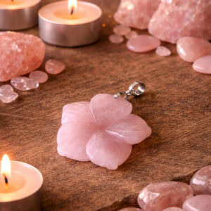 pendentif fleur hibiscus quartz rose