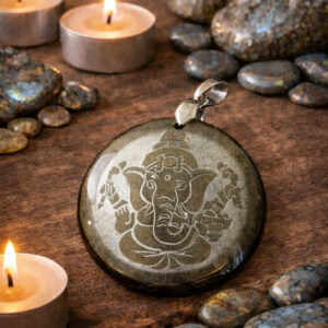 pendentif obsidienne dorée gravé ganesh