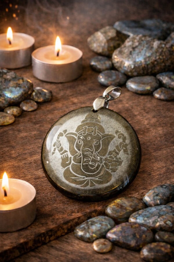 pendentif obsidienne dorée gravé ganesh