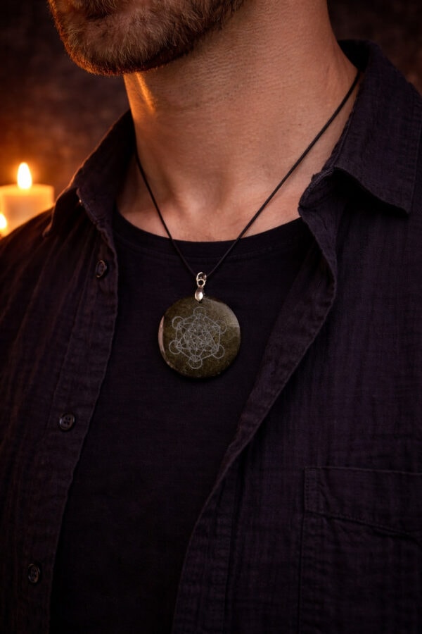 pendentif obsidienne dorée gravé métatron pendentif obsidienne dorée gravé métatron